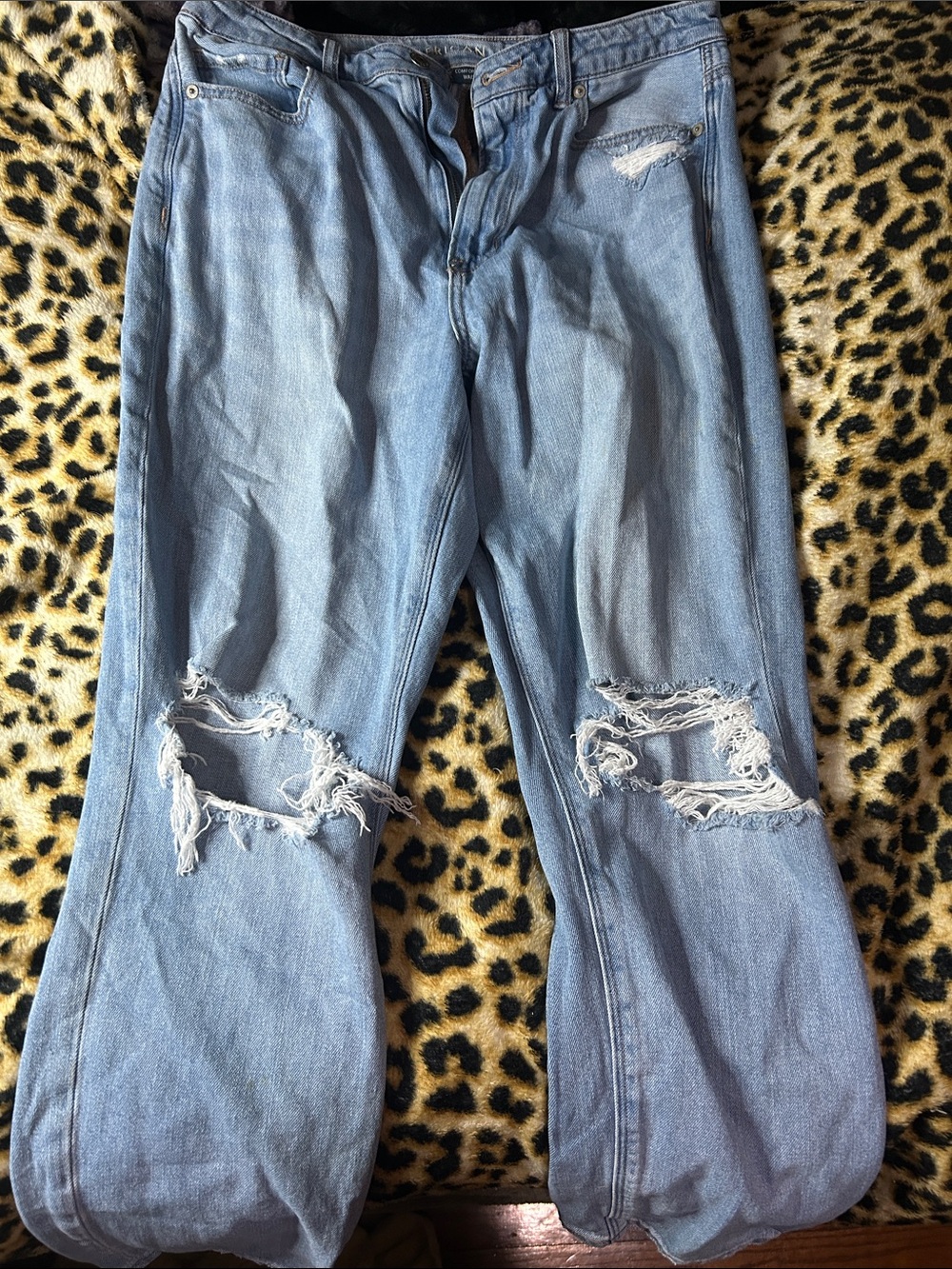American Eagle Outfitters Light Blue Distressed Boyfriend Jeans